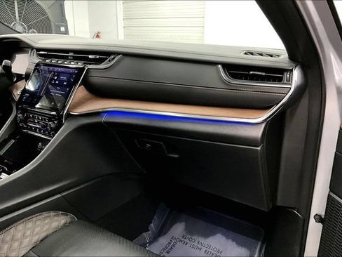 Used 2025 Jeep Grand Cherokee Summit w/ Obsidian Package AWD/4WD image 19