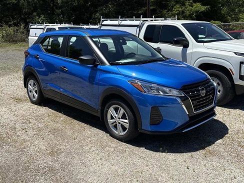 Certified 2025 Nissan Kicks Play S FWD image 1