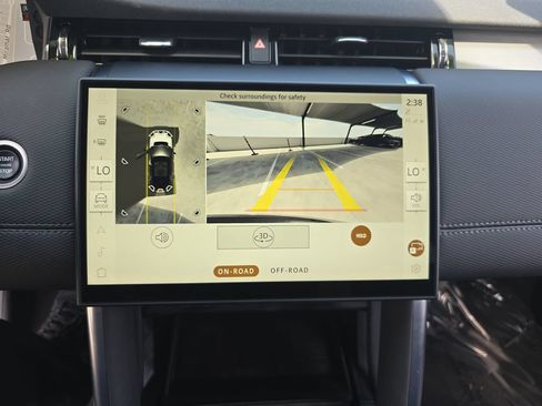 Used 2025 Land Rover Discovery Sport Dynamic SE AWD/4WD image 23