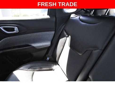 Used 2024 Jeep Compass Latitude image 11