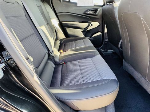 Used 2025 Chevrolet Trax LT w/ LT Convenience Package image 27