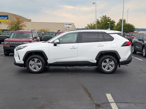 Used 2024 Toyota RAV4 XLE w/ Convenience Package image 5