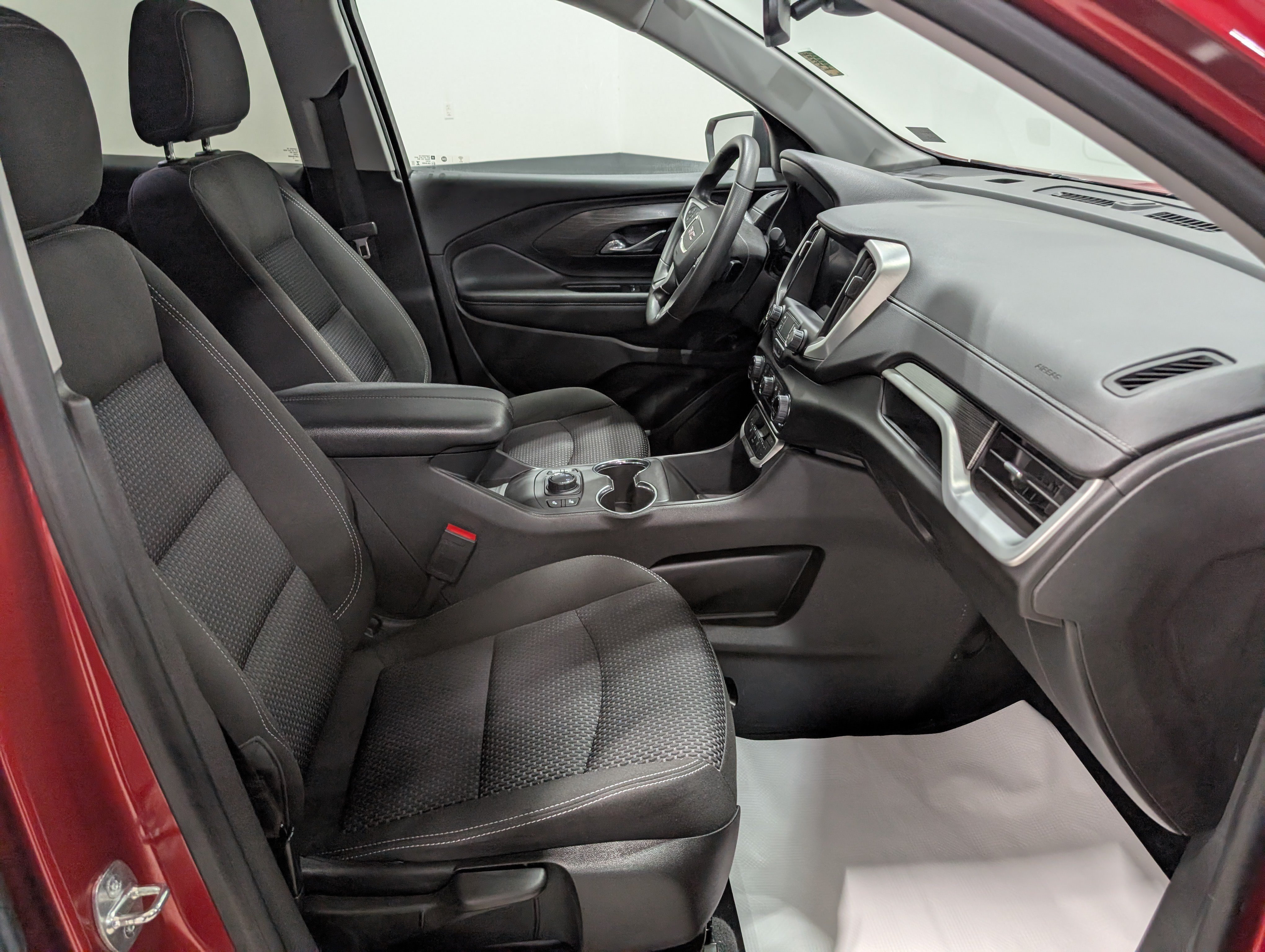 Used 2024 GMC Terrain SLE w/ Driver Convenience Package AWD/4WD image 18