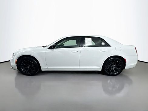 Used 2019 Chrysler 300 Touring w/ Sport Appearance Package RWD image 8