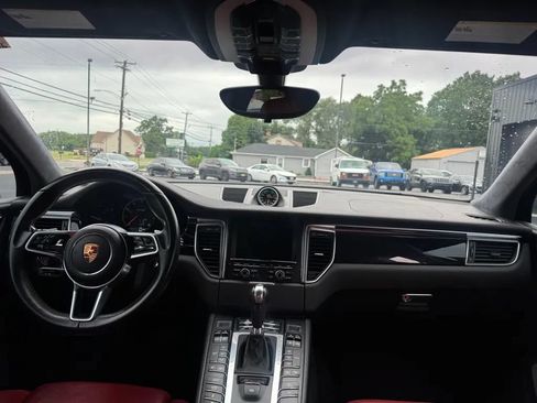 Used 2015 Porsche Macan Turbo w/ Sport Chrono Package AWD/4WD image 9