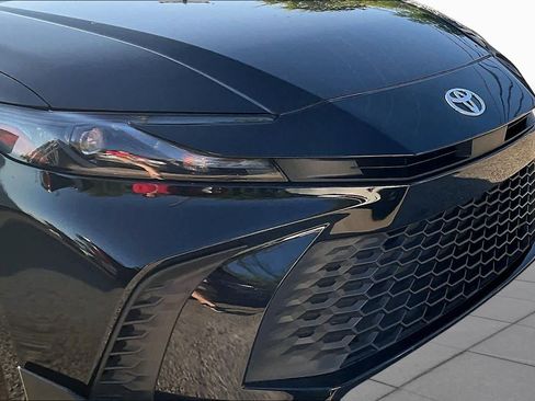 Used 2025 Toyota Camry SE FWD image 29