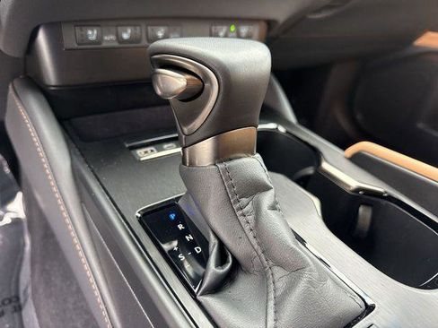 Certified 2025 Lexus ES 300h w/ Premium Package image 20