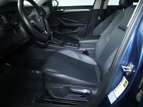 Used 2019 Volkswagen Jetta SE w/ Cold Weather Package FWD image 18