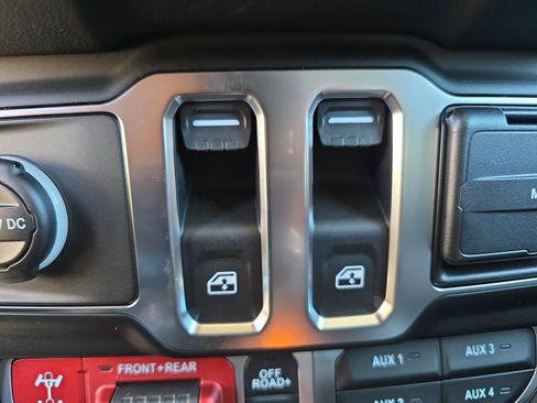 New 2026 Jeep Wrangler Rubicon w/ Xtreme 35 Tire Package image 28