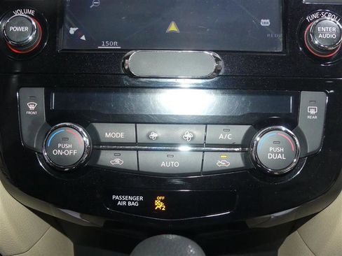 Used 2016 Nissan Rogue SV w/ SV Premium Package image 37