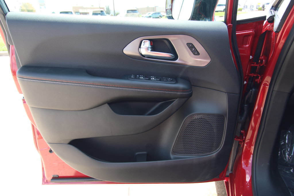 New 2027 Chrysler Pacifica Select AWD/4WD image 41