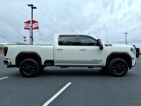 Used 2025 GMC Sierra 2500 AT4 AWD/4WD image 9
