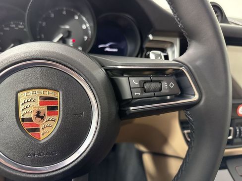 Certified 2025 Porsche Macan image 38