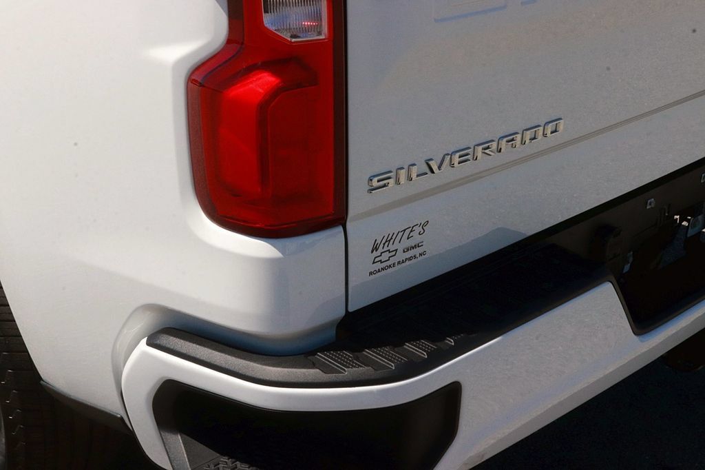 Used 2026 Chevrolet Silverado 1500 RST AWD/4WD image 9