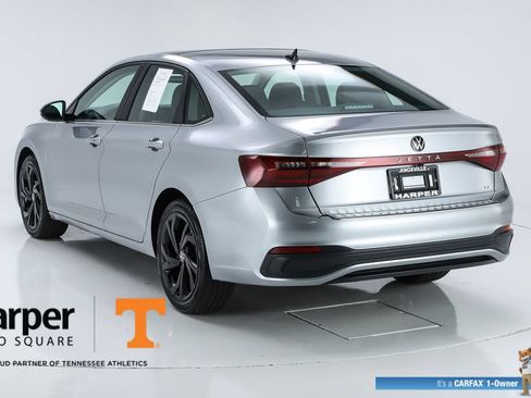 Used 2025 Volkswagen Jetta SE FWD image 44