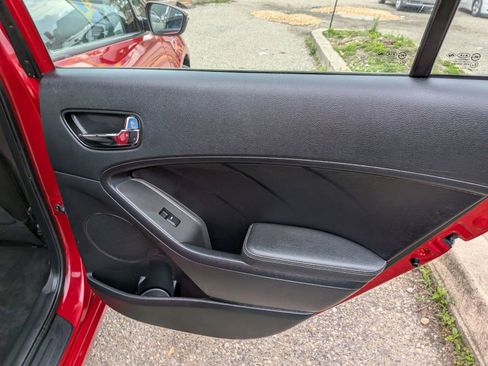 Used 2018 Kia Forte S w/ S Technology Plus Package FWD image 30