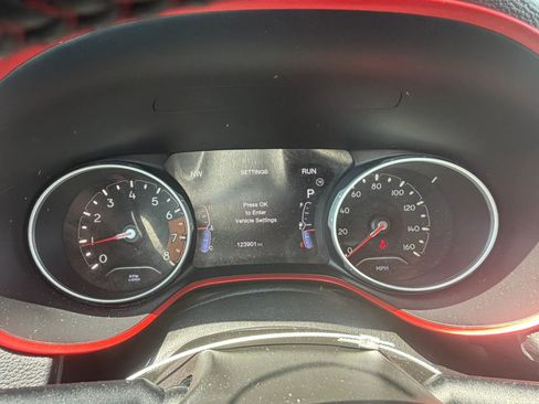 Used 2017 Jeep Compass Trailhawk w/ Popular Equipment Group AWD/4WD image 17