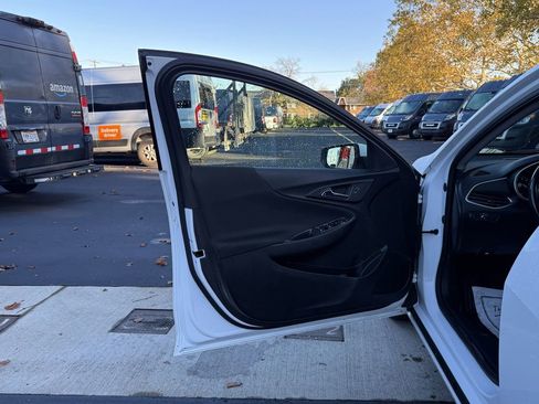 Used 2022 Chevrolet Malibu RS image 12