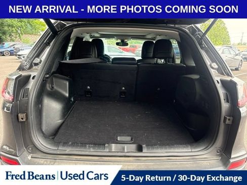 Used 2022 Jeep Cherokee Limited AWD/4WD image 8