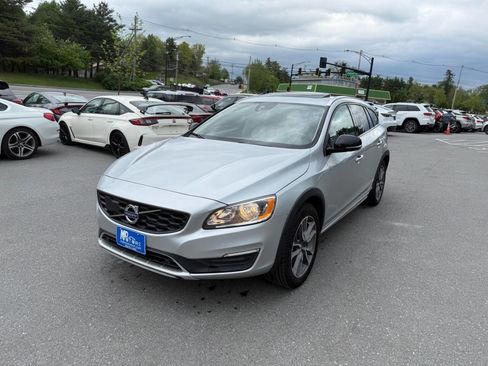 Used 2018 Volvo V60 T5 Cross Country w/ Convenience Package AWD/4WD image 2