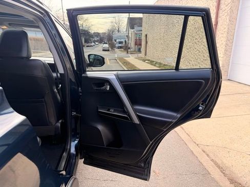 Used 2018 Toyota RAV4 Limited image 25