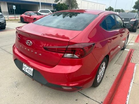 Used 2020 Hyundai Elantra SE FWD image 3