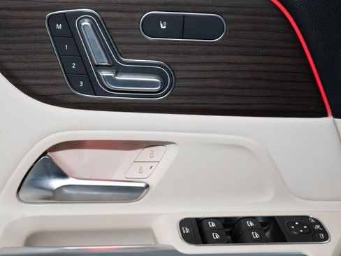 Certified 2026 Mercedes-Benz GLB 250 4MATIC image 19