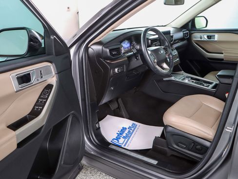 Used 2022 Ford Explorer Limited AWD/4WD image 3