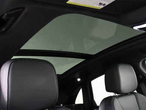 Used 2025 Porsche Macan image 25