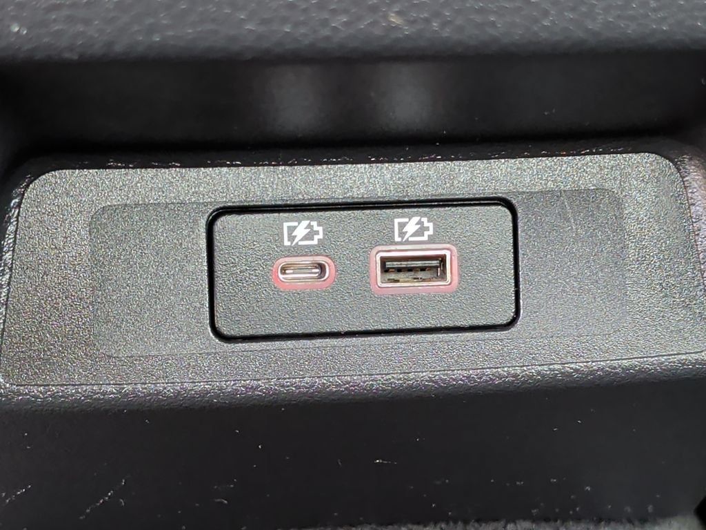Used 2025 Nissan Altima 2.5 SV FWD image 32