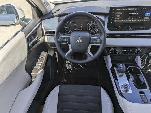 New 2026 Mitsubishi Outlander SE FWD image 16