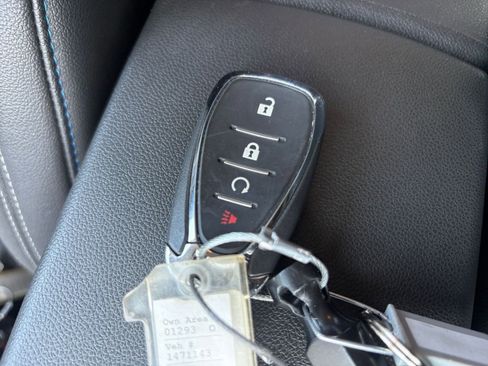 Used 2025 Chevrolet Trax LT FWD image 23