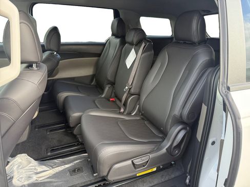 New 2026 Kia Carnival image 16