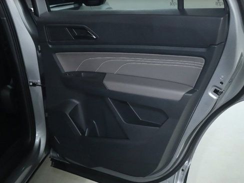 Used 2023 Volkswagen Atlas Cross Sport SE w/ Black Wheel Package image 32