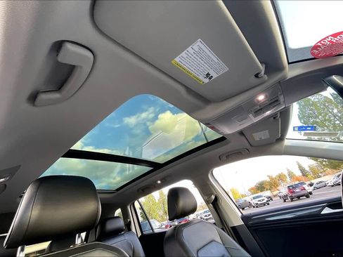 Used 2019 Volkswagen Tiguan SEL Premium w/ 3rd Row Seat Package image 23