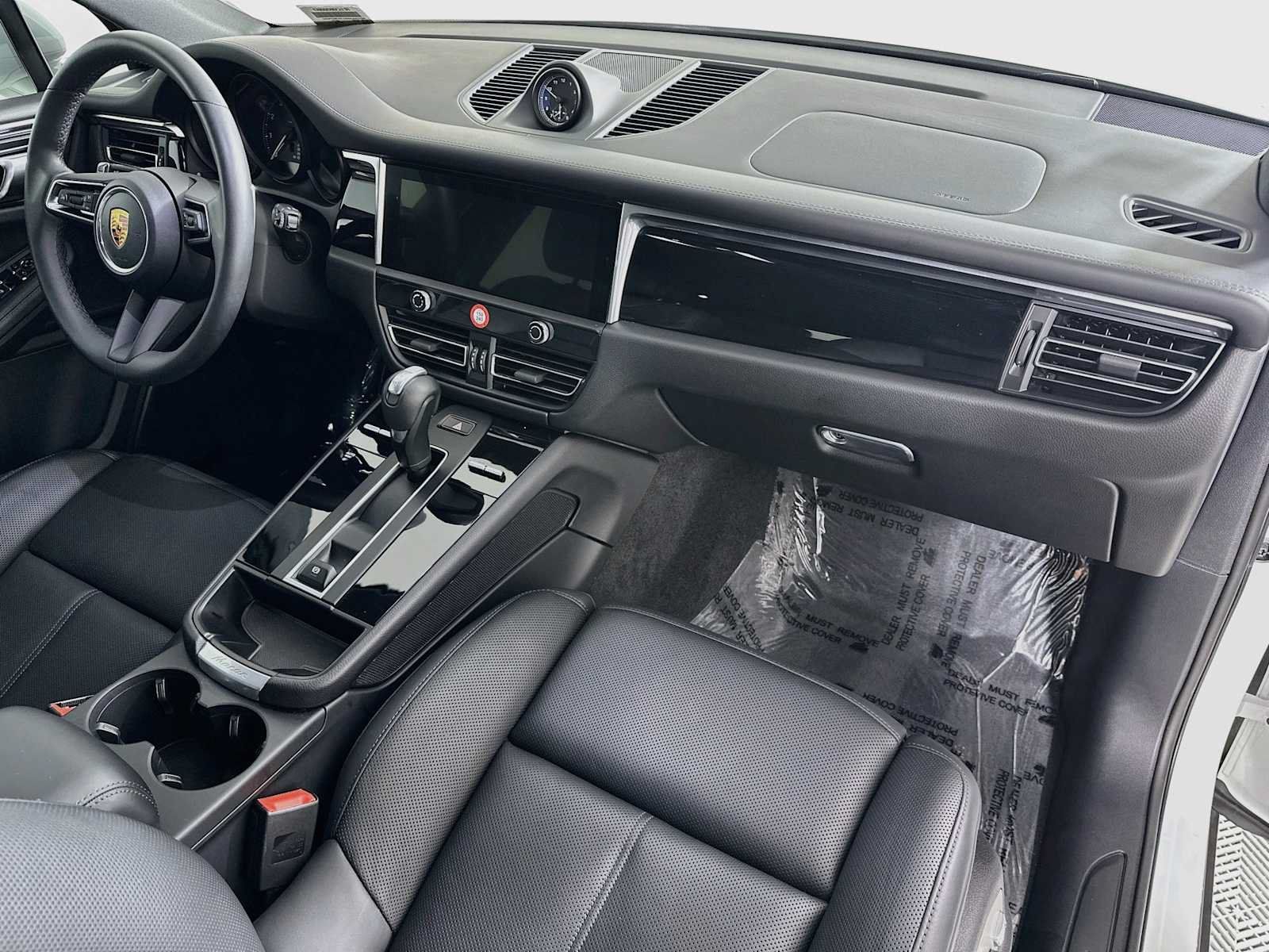 Certified 2026 Porsche Macan AWD/4WD image 30