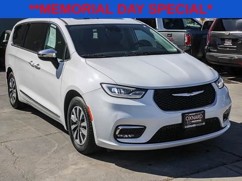 Used 2023 Chrysler Pacifica Limited FWD image 3