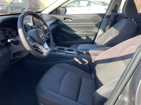 Used 2025 Nissan Altima 2.5 SV FWD image 28