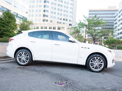 Used 2019 Maserati Levante GranLusso AWD/4WD image 8