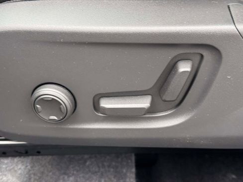 Used 2025 Volvo XC40 B5 Ultra w/ Protection Package Premier image 18