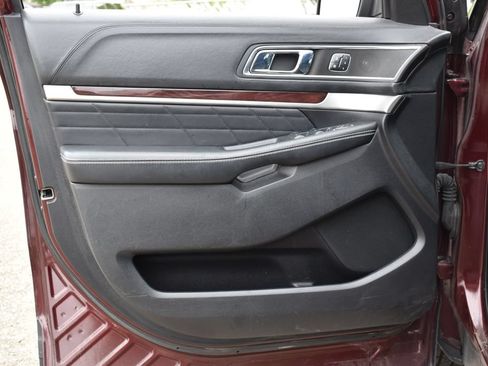 Used 2018 Ford Explorer Platinum AWD/4WD image 8