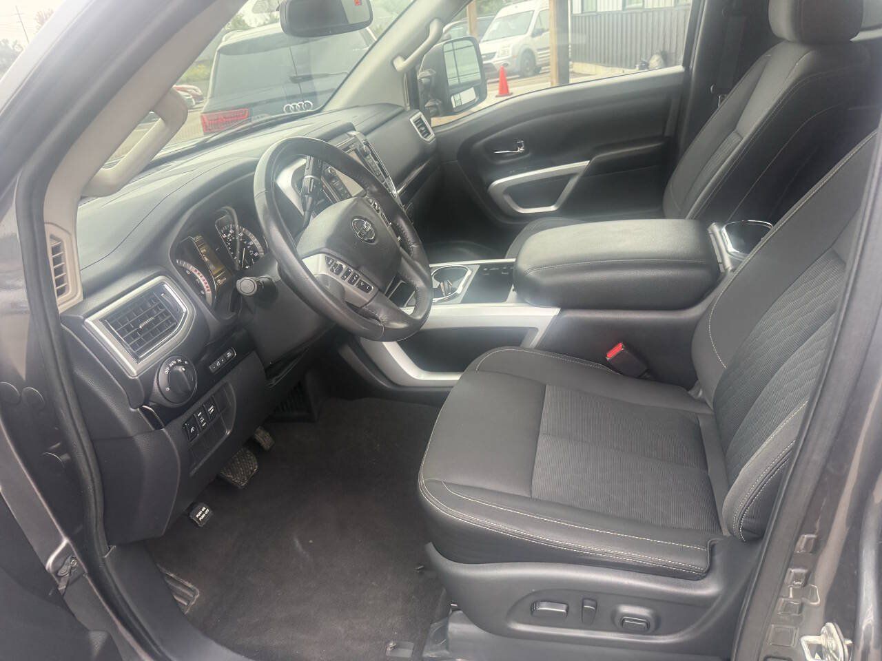 Used 2017 Nissan Titan SV RWD image 19