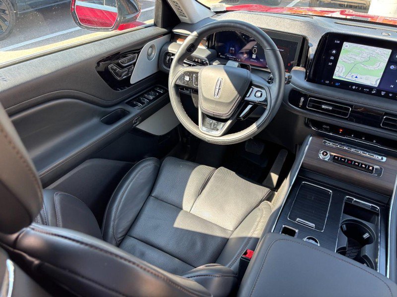 Used 2025 Lincoln Aviator Reserve w/ Equipment Group 201A AWD/4WD image 13