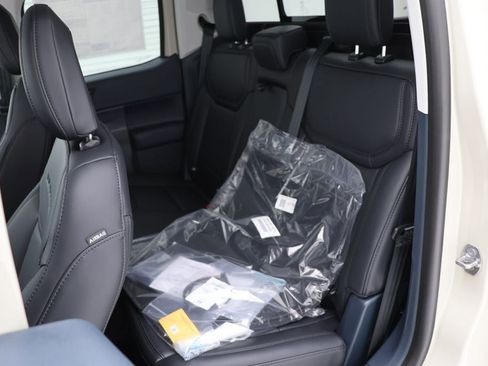 New 2025 Ford Maverick Lariat w/ Black Appearance Package image 17