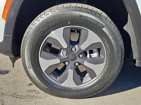 Used 2023 Jeep Grand Cherokee 4WD 4xe image 14