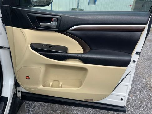 Used 2016 Toyota Highlander Limited Platinum image 28