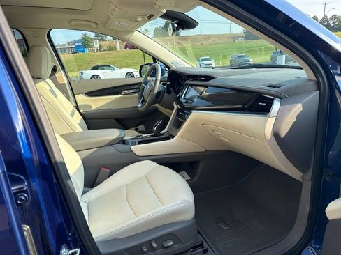 Used 2025 Cadillac XT6 Premium Luxury w/ LPO, Floor Liner Package AWD/4WD image 9