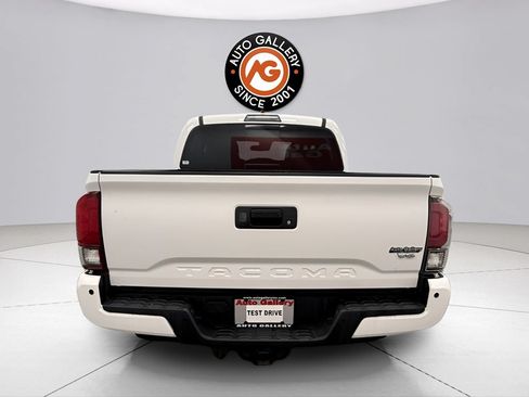 Used 2019 Toyota Tacoma TRD Off-Road w/ Technology Package RWD image 4