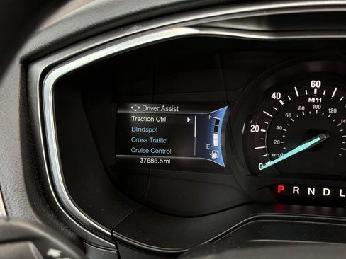 Used 2020 Ford Fusion SE FWD image 27