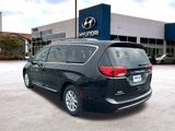 Used 2020 Chrysler Pacifica Touring-L image 3
